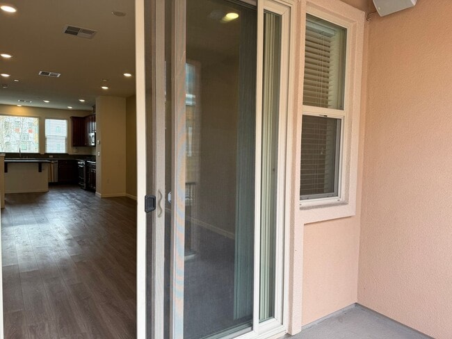 Building Photo - San Jose Comfort, Convenience and Location