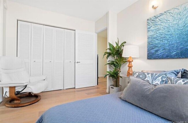 Building Photo - Makiki - Spacious one bedroom, one bath at...
