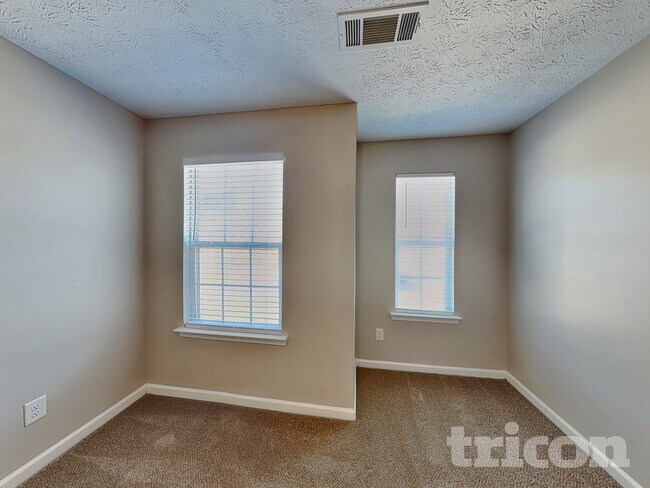 Building Photo - 201 Sandstone Dr