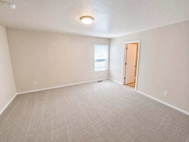 Building Photo - Easy-Living 3 Bed, 2 Bath Home with Double Garage, Pool Access & Private Courtyard