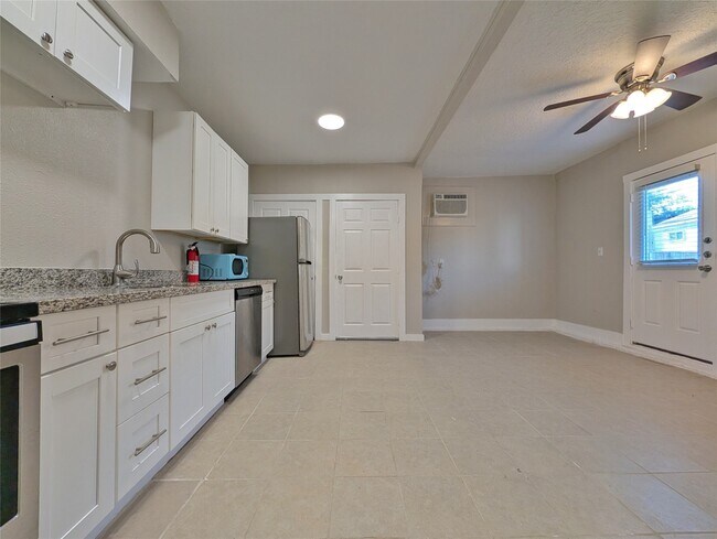 Building Photo - 1219 33rd St