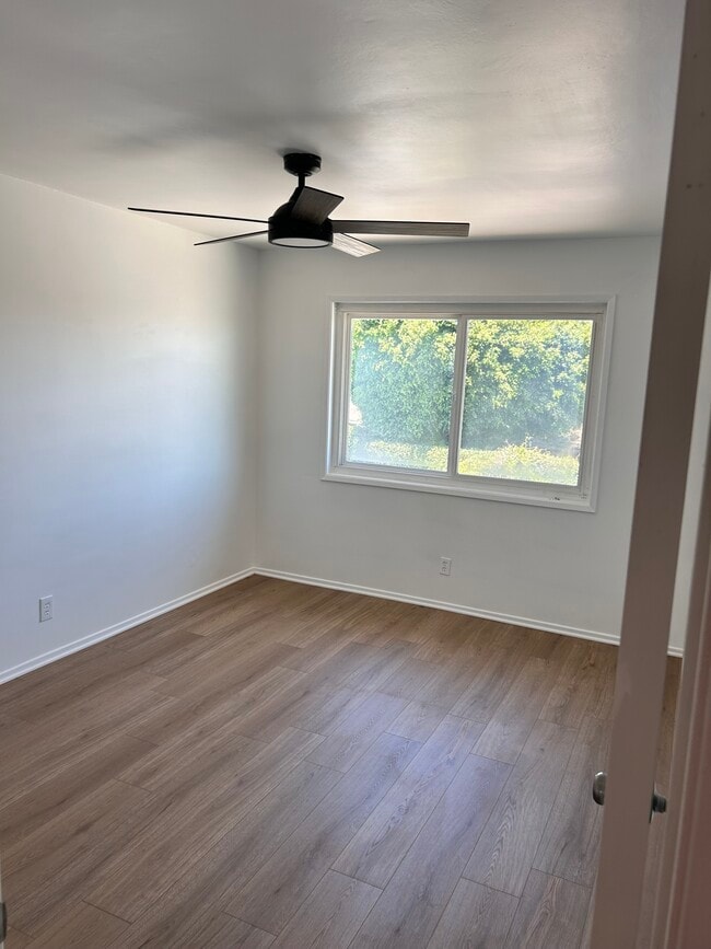 Building Photo - 4565 Almond Ave