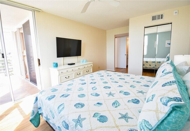 Building Photo - 6021 Bahia Del Mar Cir N