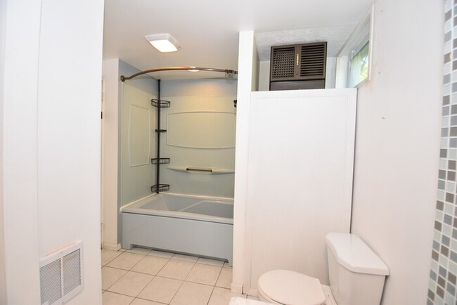 Building Photo - Beautiful 3 Bedroom Home over Looking Lake Chapin