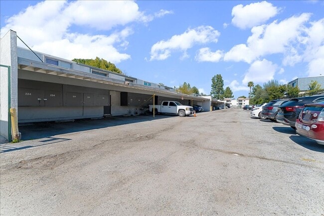 Building Photo - 18620 Hatteras St