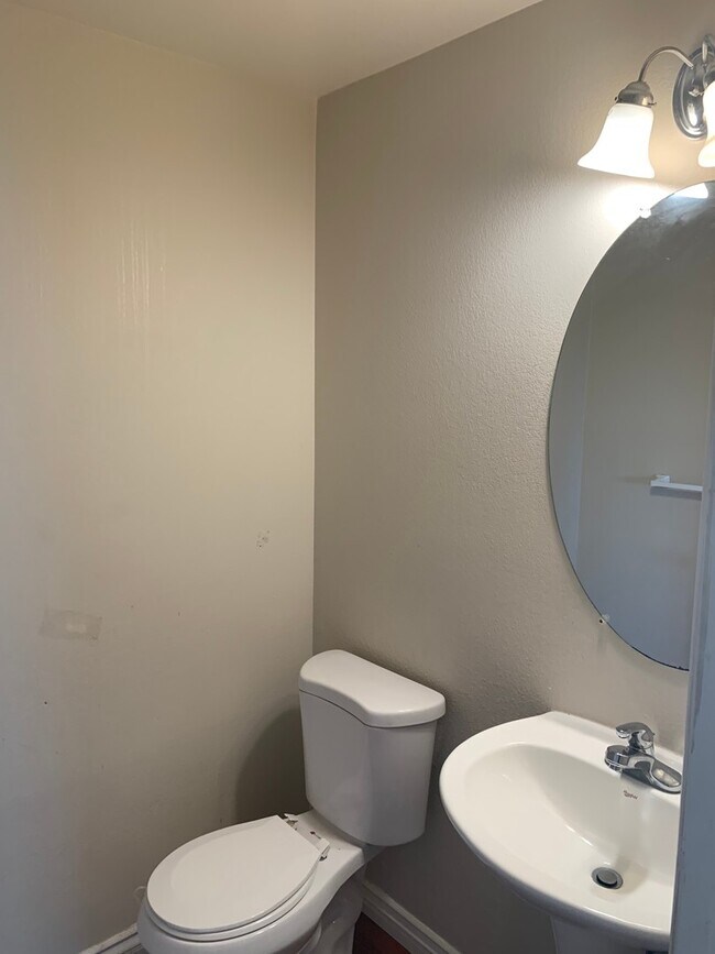 Building Photo - Coming SOON...............4BR/2.5BA Townho...