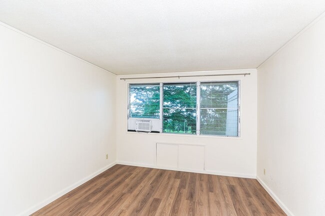 Building Photo - Ridgeway - Renovated two story, 2 bedroom, 1 bath with 1 uncovered parking stall