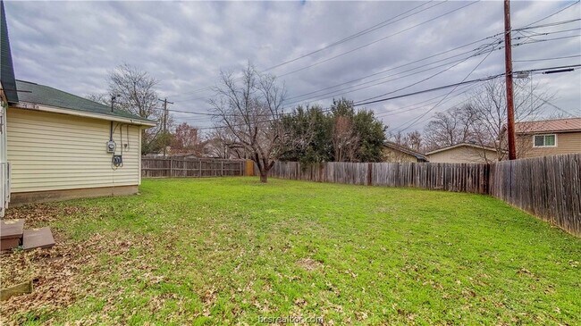 Building Photo - 1107 Braeswood Dr