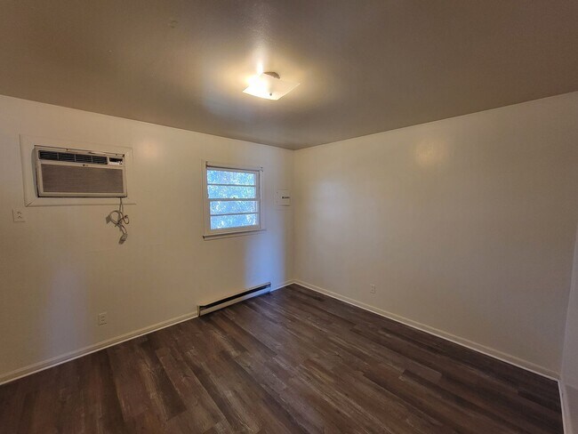 Building Photo - 518 W Florida St