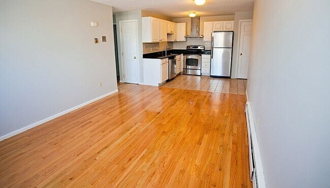 Building Photo - 2bed/1 bath in Somerville