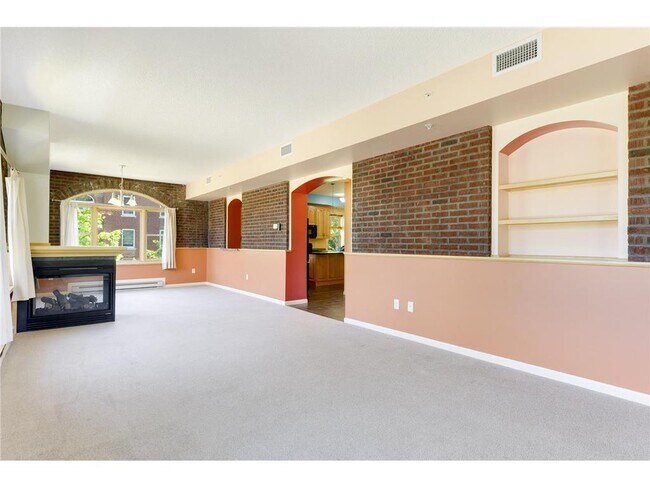 Building Photo - 2040 Como Ave
