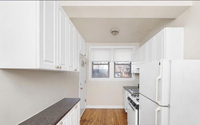 Building Photo - 555 W Aldine Ave