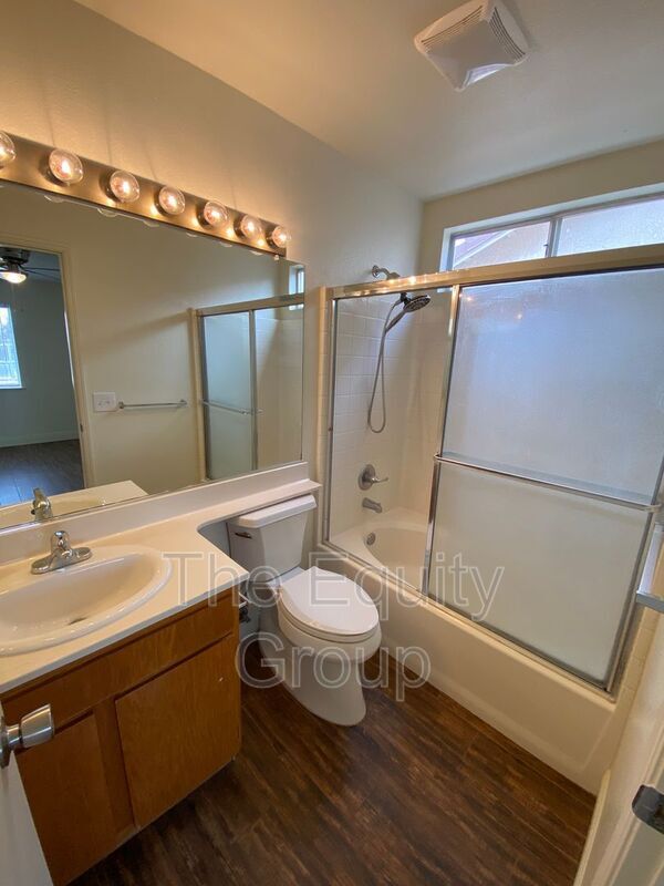 Building Photo - 4300 E Feemster Ave