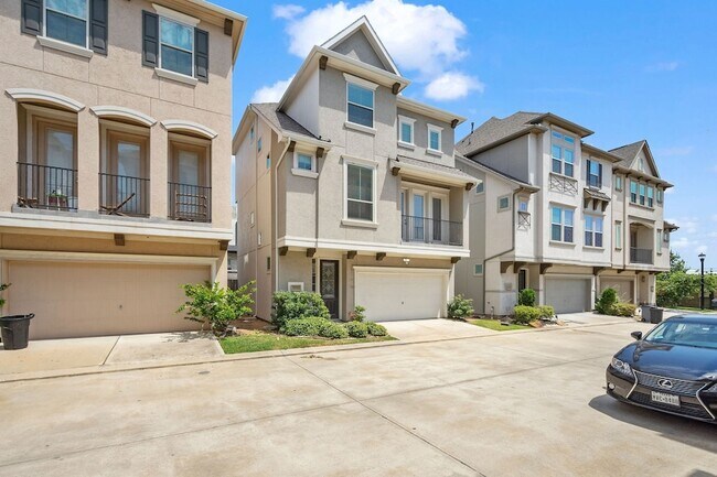 Building Photo - 2021 Cambridge Heights Pl