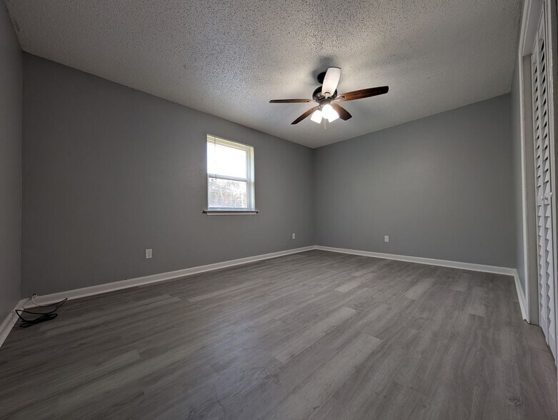 Building Photo - 2113 S Sugar Ridge Dr