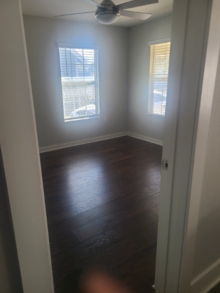 Building Photo - 2535 Sharon St