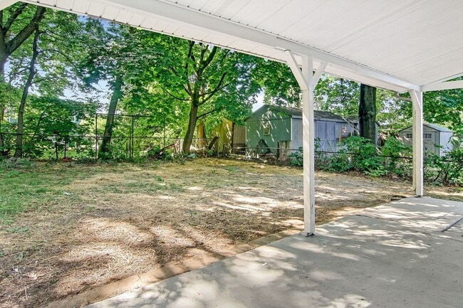 Building Photo - Coming Soon! Charming 3 Bedroom, 1.5 Bath ...