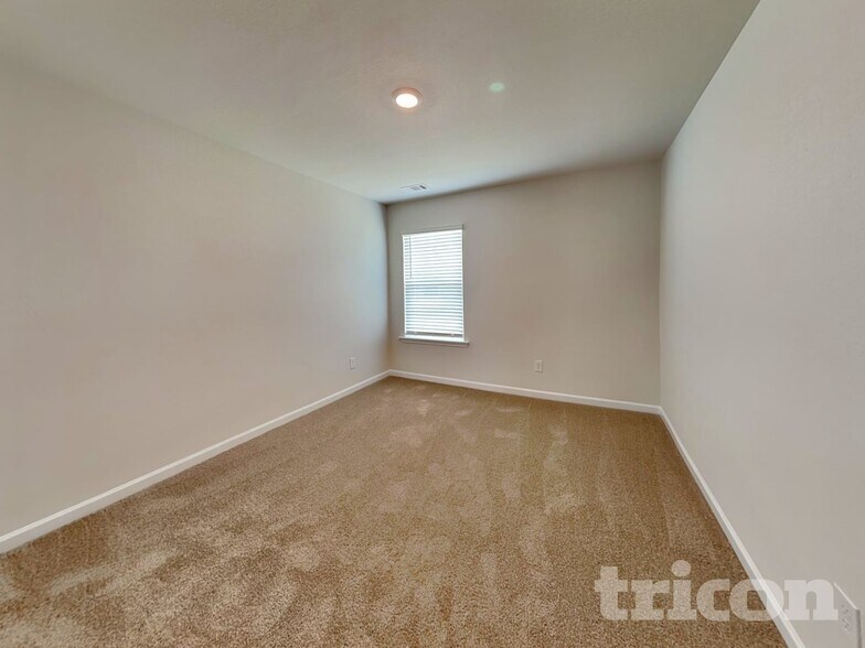 Building Photo - 1250 Fendt Dr