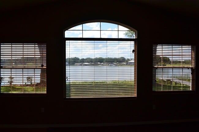 Building Photo - Lake Weir - Bird Island Rental - 5/3/2 Water Front Living at it's Best! **Available Soon**