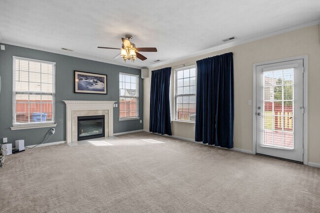 Building Photo - Spacious 5BR Home with Large Backyard in Quiet Chesapeake Neighborhood!