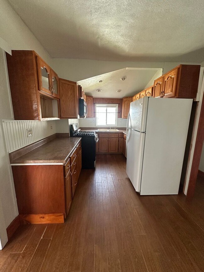 Building Photo - 646 S Coleman St