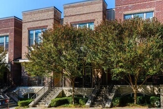 Building Photo - Biltmore Park Townhouse