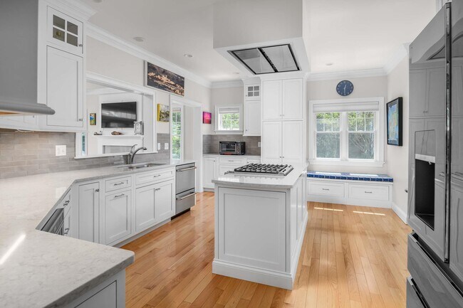 Building Photo - 100 Shepard's Cove Rd