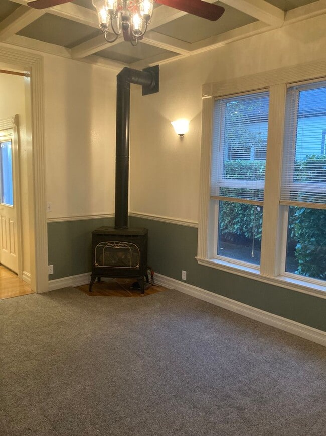 Building Photo - Beautiful Ground Level 1Bed/1Bath with Deck Close to Downtown Albany!