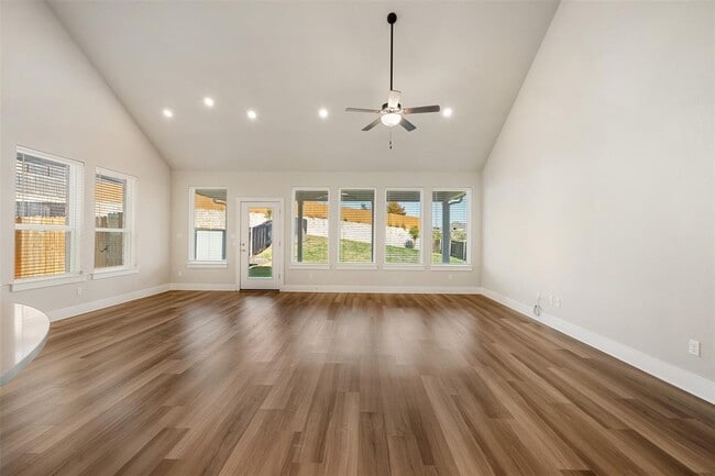 Building Photo - 2104 Prairie Oaks Dr