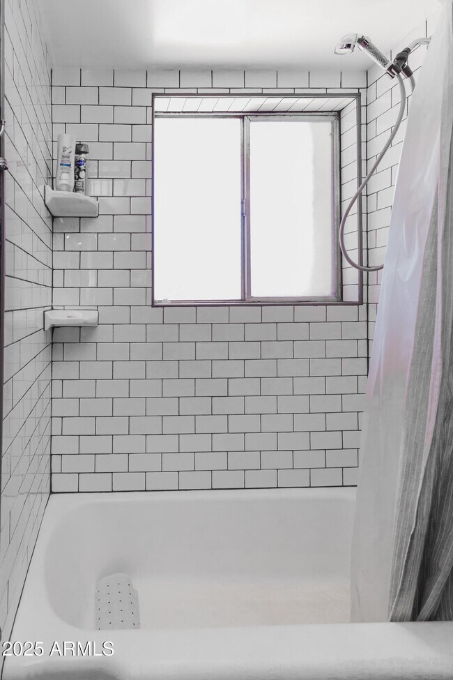 Building Photo - 353 E Thomas Rd