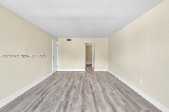 Building Photo - 9124 Collins Ave