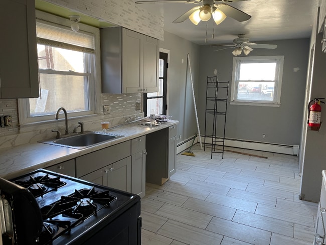 Building Photo - 319 E 1st Ave