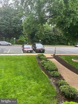 Building Photo - 3915 Lyndhurst Dr