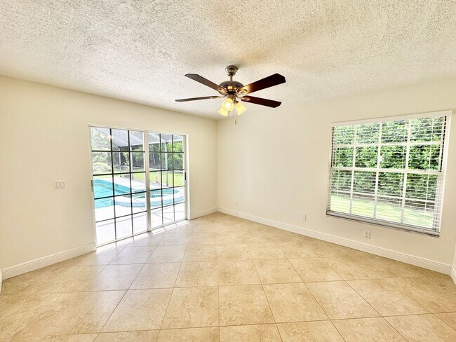 Building Photo - ** BERKSHIRE LAKES ** 3 BED + DEN / 2.5 BA...