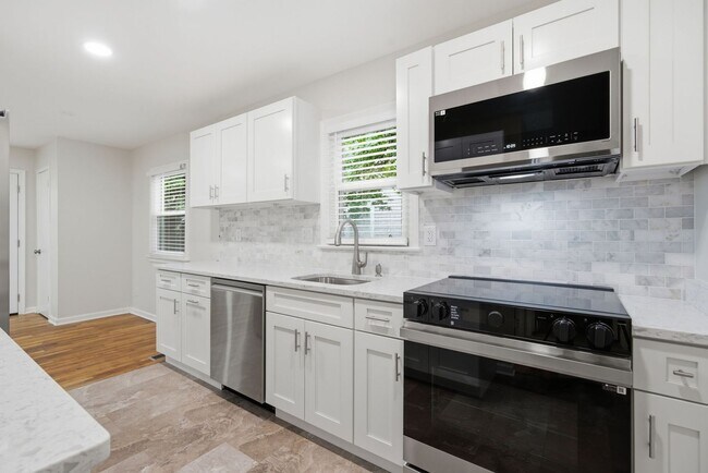 Building Photo - 18 Grandin Cir