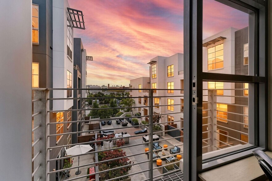 Building Photo - 355 Berry St