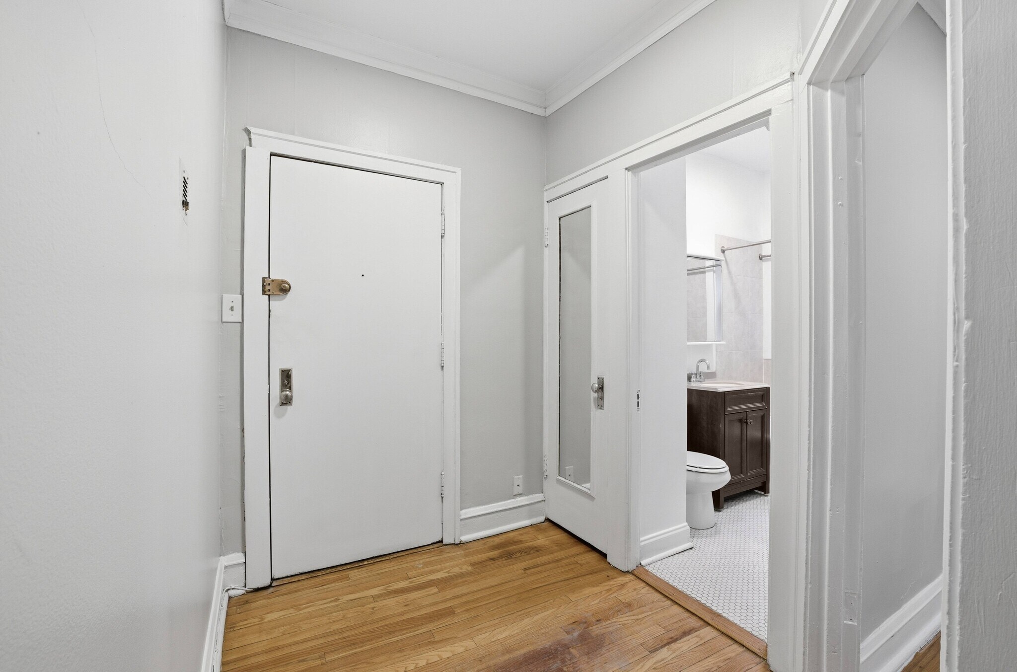 Building Photo - 2336 W Addison St