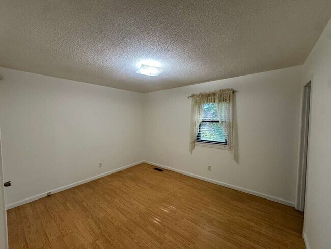 Building Photo - 4221 Valley Cir