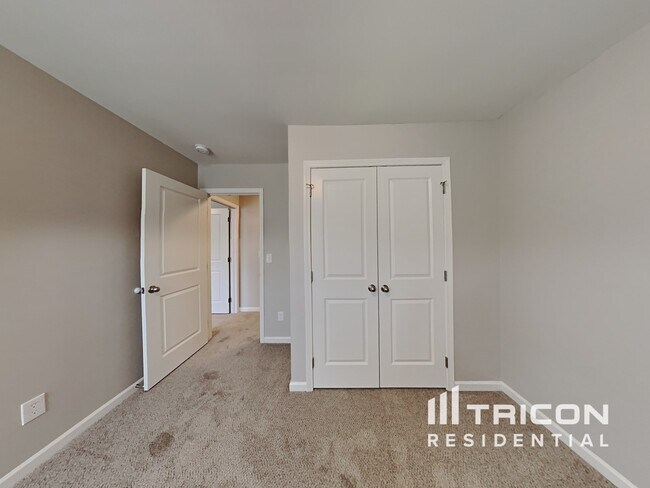 Building Photo - 4438 Oak Pointe Dr