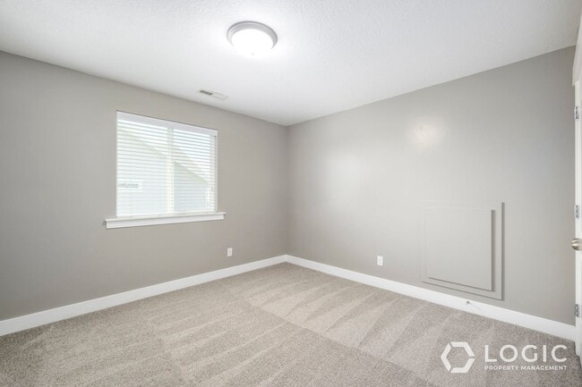Building Photo - Stunning Row End Townhome In Prime Location!