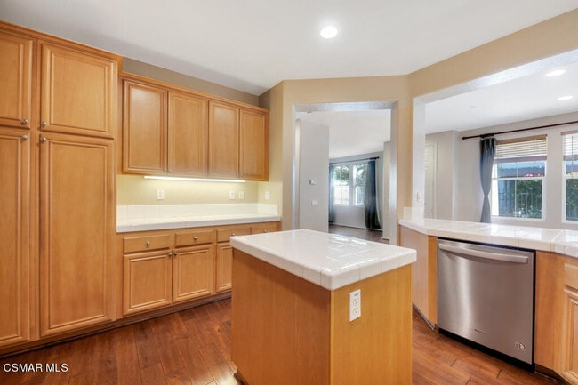 Building Photo - 122 Via Katrina