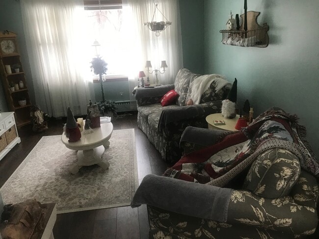 Building Photo - 390 57th Pl NE