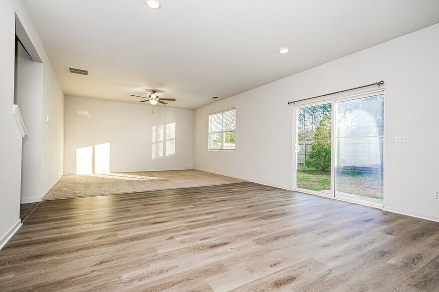 Building Photo - 371 Hamilton Pointe Dr