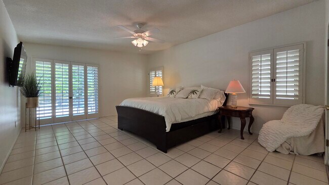 Building Photo - 1303 N Rose Ave