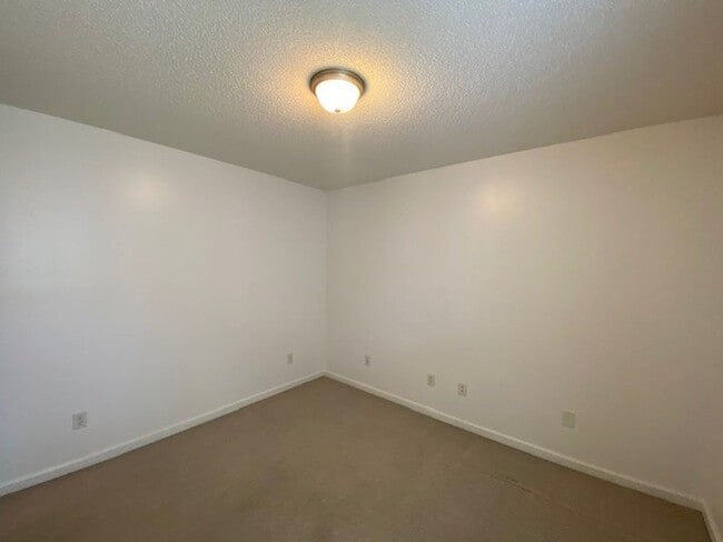 Building Photo - Charming 2 bed 2 bath home in Whitney Pines