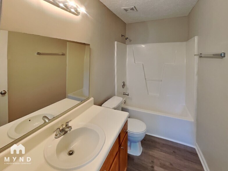 Building Photo - 1106 Lady Banks Dr