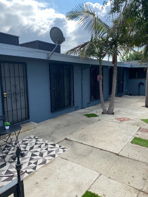 Building Photo - 2916 W Century Blvd