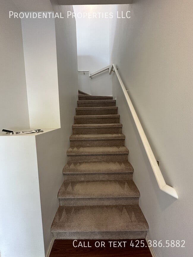 Building Photo - 23791 SE Summerhill Ln