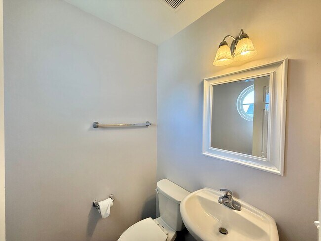 Building Photo - Updated 4BD, 2.5BA Raleigh Home With Easy ...