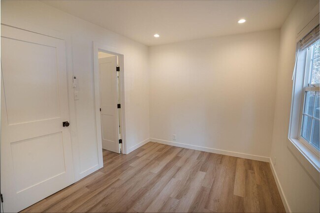 Building Photo - 8683 Rainbow Ave